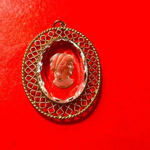 Cameo pendant